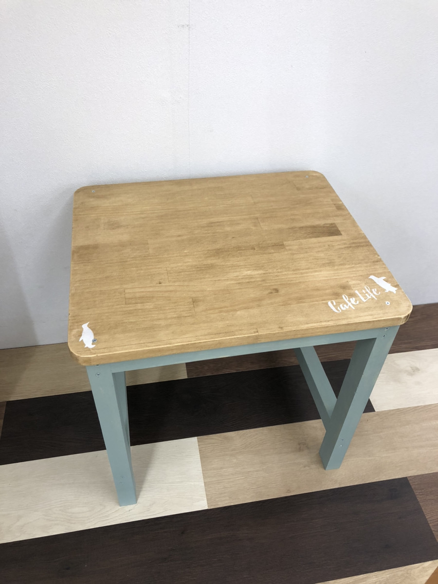 お絵かきでも大活躍「子どもミニテーブル」