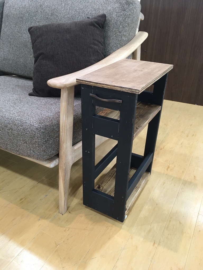 収納DIY「サイドテーブル」