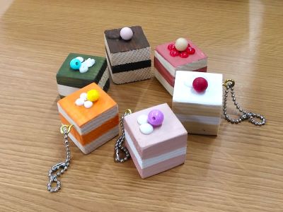 飾ってかわいい「ウッドスイーツキーホルダー」