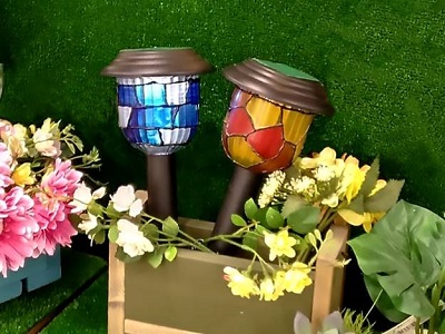 お庭を明るく「ステンドグラス風ソーラーライト」