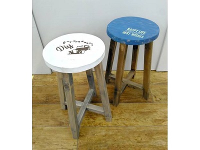 ちょこんと座れる「丸いスツール」