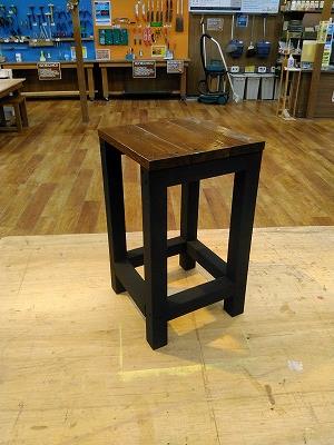 シンプル「角スツール」