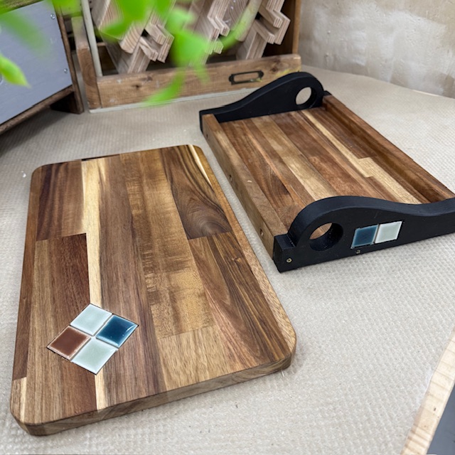 タイルがアクセント「まな板とトレーのセット」