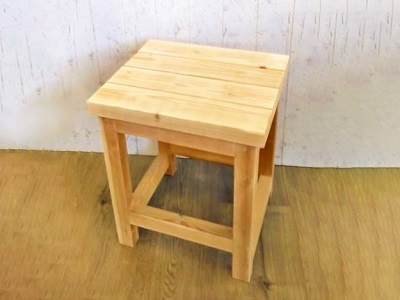 玄関でのちょこっと置きに「スクエアスツール」