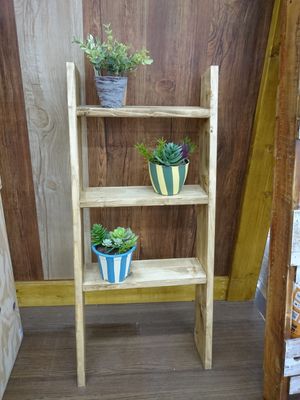 立てかけて飾る「ラダーシェルフ」