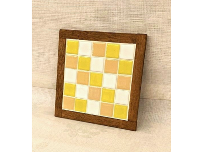 色選びも楽しい「タイル鍋敷き」