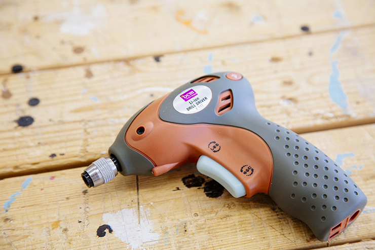 コードレス電動ドライバーで、新生活にぴったりなラックをDIY
